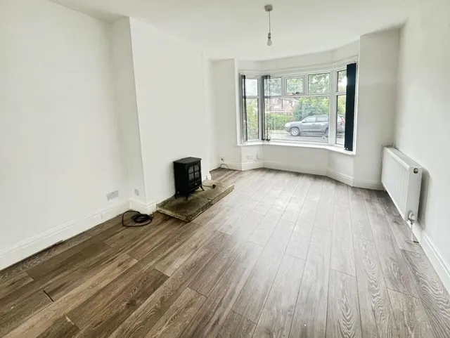 Ashleigh Avenue, Glossop, SK13, photo 2