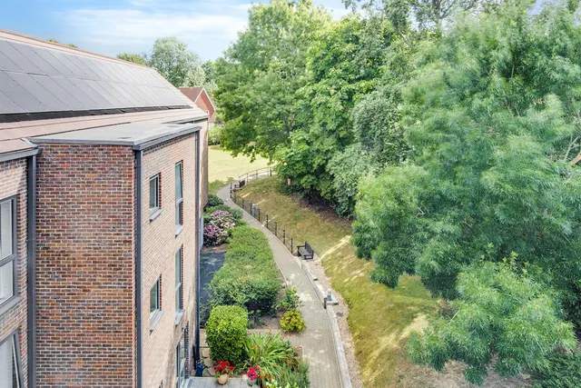London Road, Guildford, GU1, photo 3