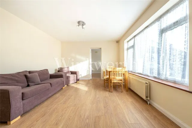 Woodville Road, London, NW11, photo 2