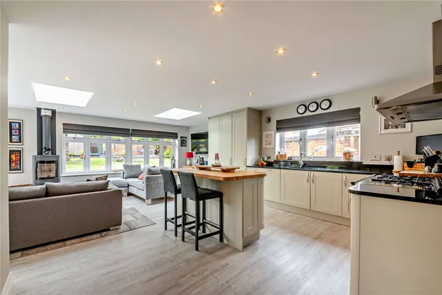 Hollycroft, Ashford Hill, RG19, photo 2
