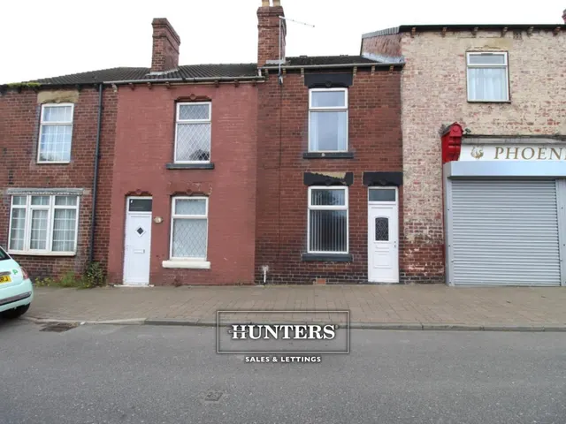 Wakefield Road, Kinsley, WF9, photo 1