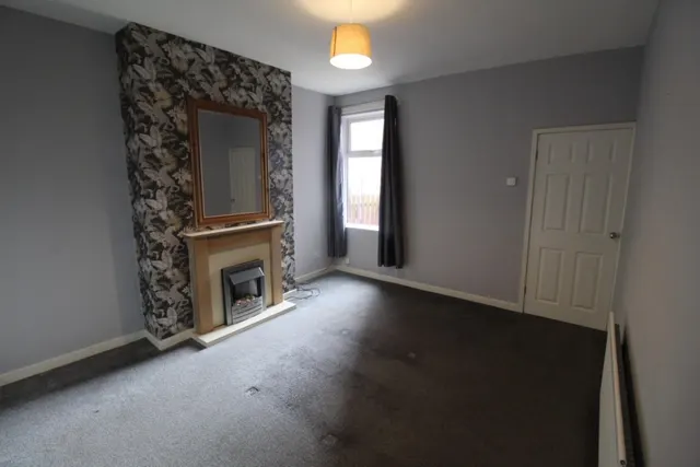 Wakefield Road, Kinsley, WF9, photo 3