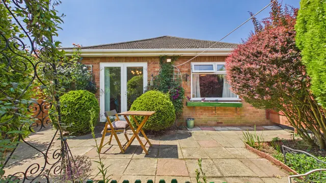 Photo 3 — Marlowe Grove, Peterborough, PE4