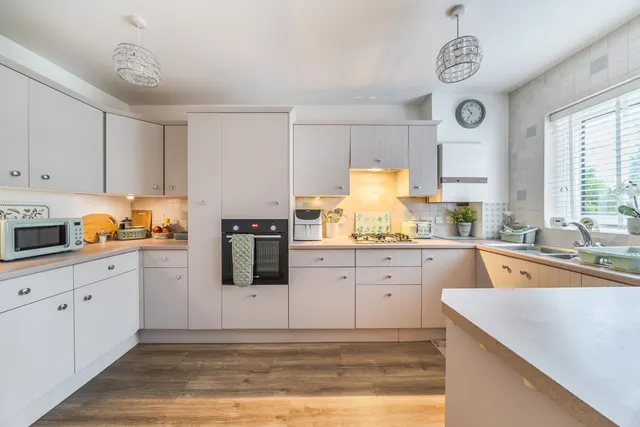 Vernon Drive, Harefield, UB9, photo 1