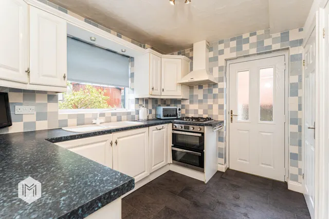 Photo 3 — Queens Avenue, Bromley Cross, Bolton, BL7 9BJ