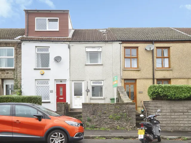 2 bedroom house, Main Road, Pontypridd, CF38