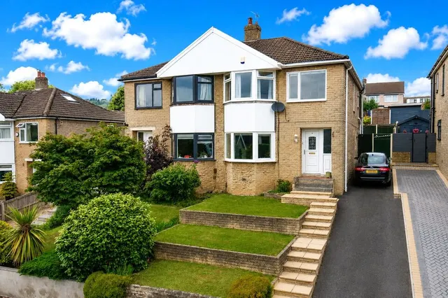 Dewhirst Road, Baildon, West Yorkshire, BD17, photo 1