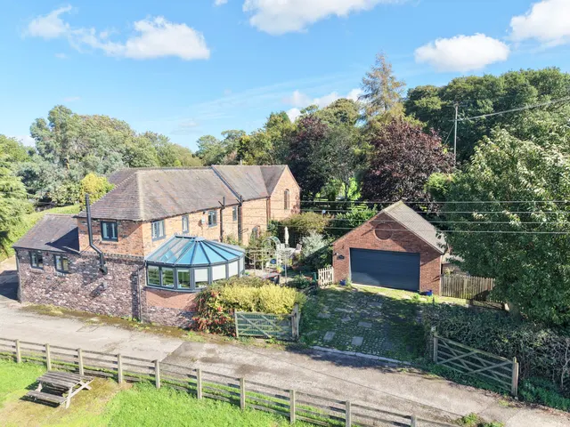Mandra Miles Green Road, Bignall End, ST7, photo 1