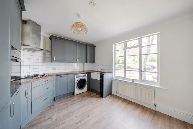 Photo 2 — Manor Gardens, Acton, London, W3