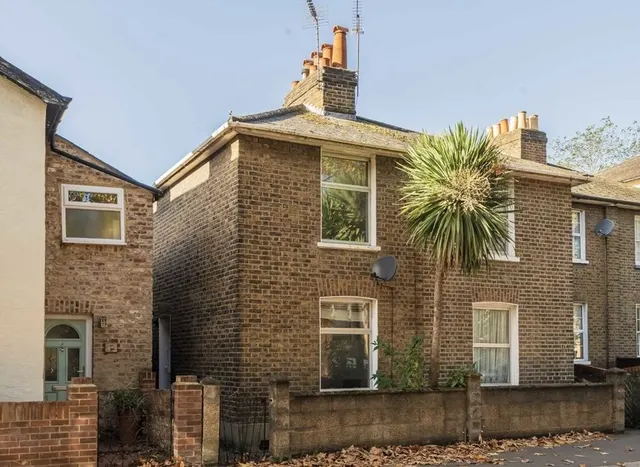 Ealing Road, Brentford, TW8, photo 1