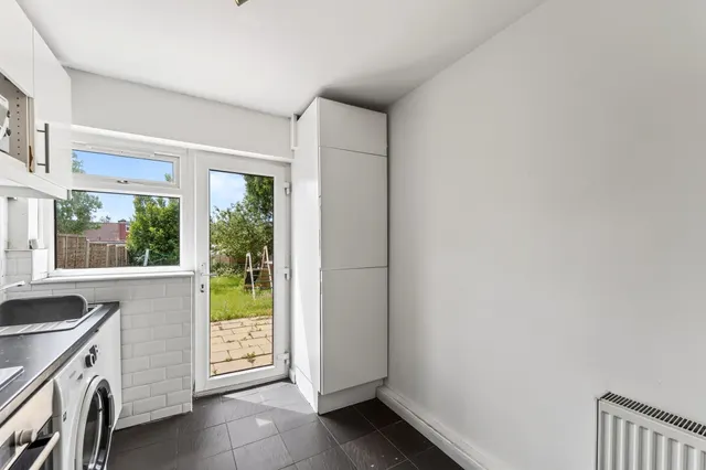 Kingsbridge Road, Morden, SM4, photo 2