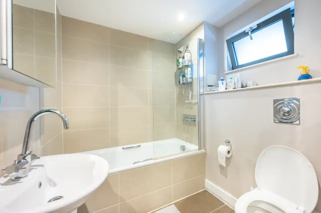 Photo 3 — 37 Edge Apartments, 1 Lett Road, London
