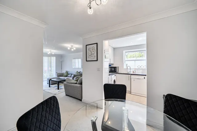 Photo 3 — Pinner Road, Northwood, HA6