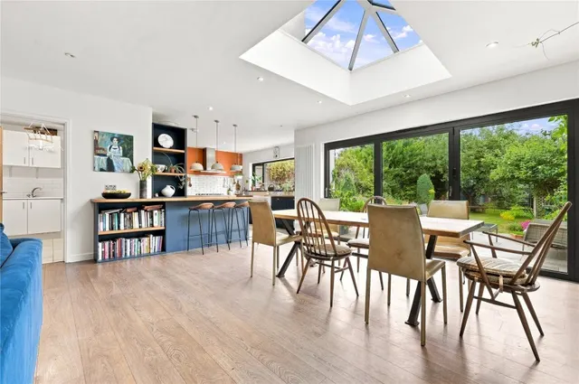 with 4 bedrooms in Saffron Walden, CB11, photo 2