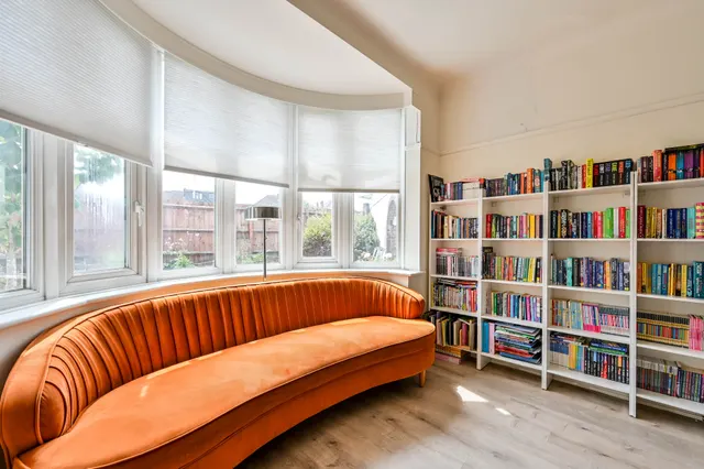 Photo 2 — 8 Savile Close, New Malden