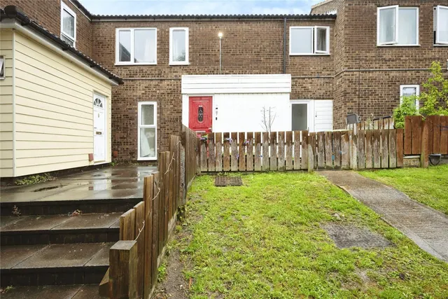 Butterworth Path, Luton, Bedfordshire, LU2, photo 1