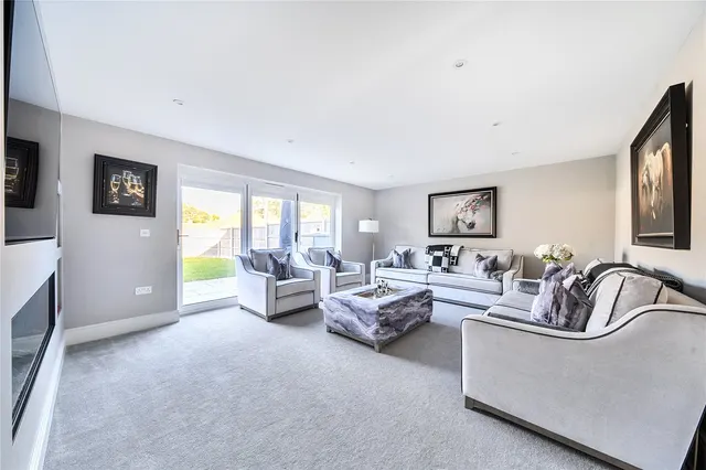 Photo 3 — Heather Ridge Close, Ashley Heath, Ringwood, Dorset, BH24 2NL