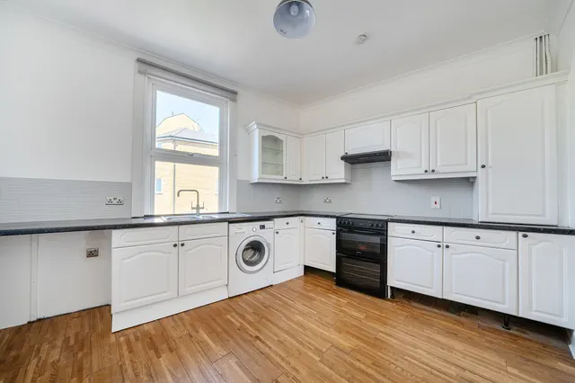 Photo 2 — 251a Gipsy Road, London, London, SE27 9QY
