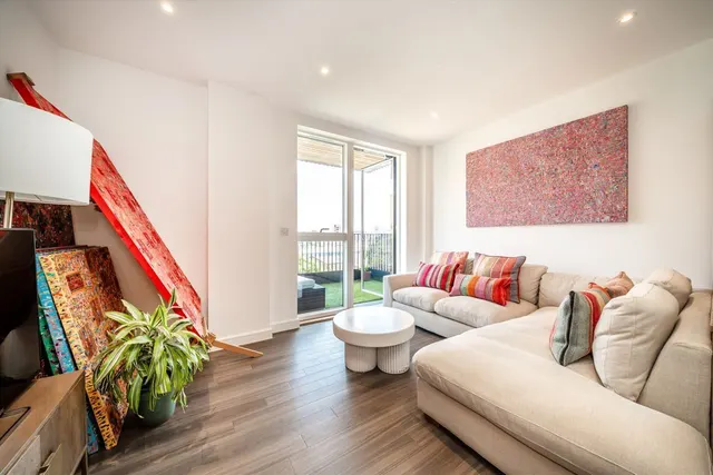 Whelan Road, W3, photo 3
