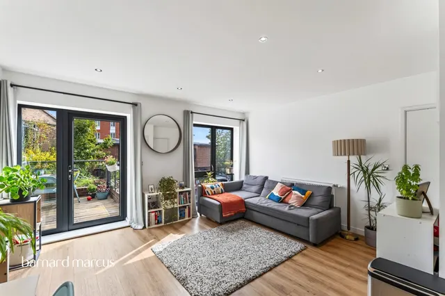 Broadash Close, London, photo 1