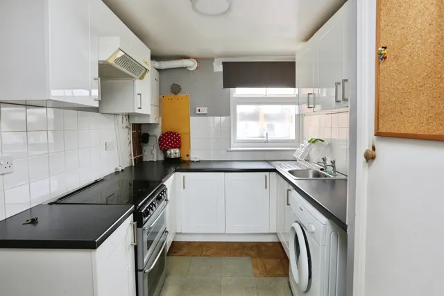 Photo 3 — Gale Moor Avenue, Gosport