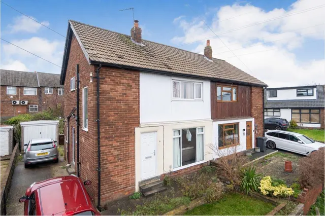 Chatsworth Crescent, Pudsey, Leeds, LS28 8LB, photo 1