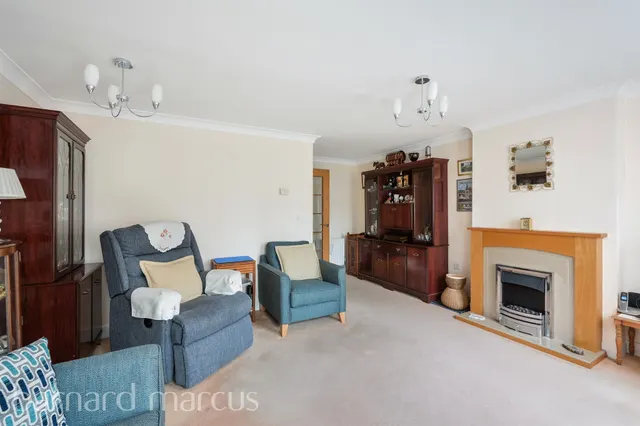 St. Annes Drive North, Redhill, RH1, photo 3