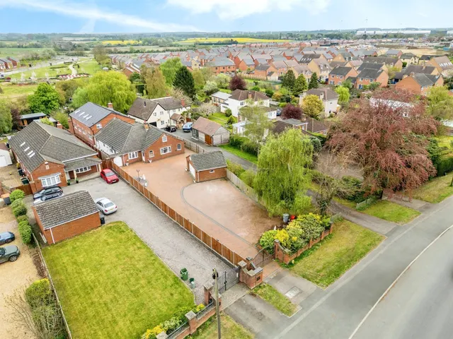 Barton Road, Barton Seagrave, Kettering, photo 1