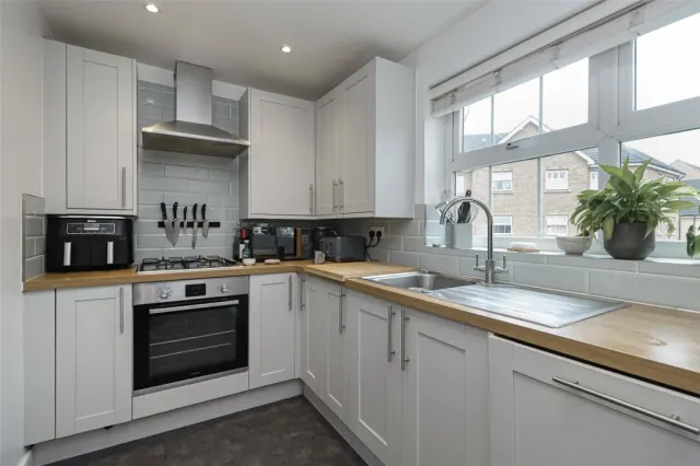 Pettacre Close, Woolwich, SE28, photo 3