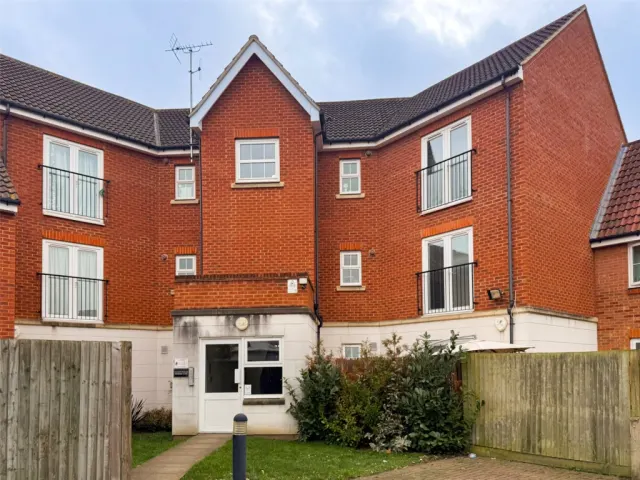 Pettacre Close, Woolwich, SE28, photo 2