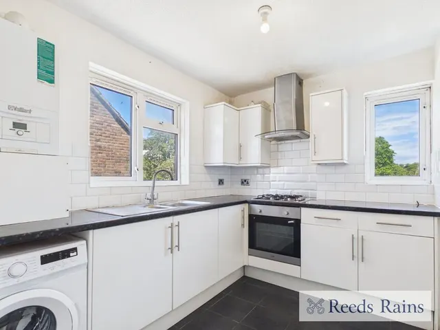 Photo 2 — Nash Road, Romford, RM6