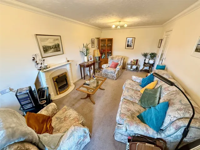 Photo 3 — Vale Road, Stourport-on-Severn, Worcestershire, DY13 8GB