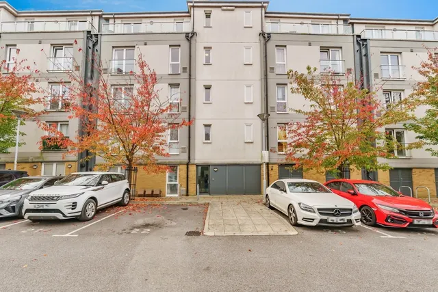 West Green Drive, Crawley, RH11, photo 1