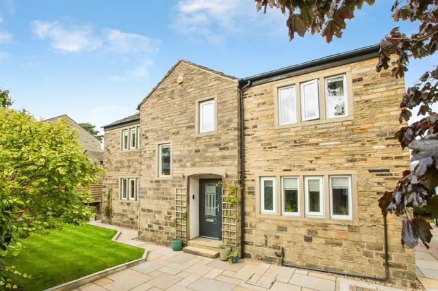 Landsdun House, Towngate, Sowerby Bridge, photo 1