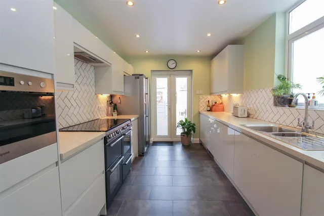 Photo 3 — Hows Road, Uxbridge, UB8 2AR
