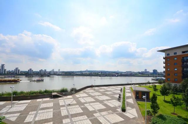 London, E16, photo 2