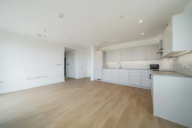 Photo 2 — Mast Street, Barking, IG11
