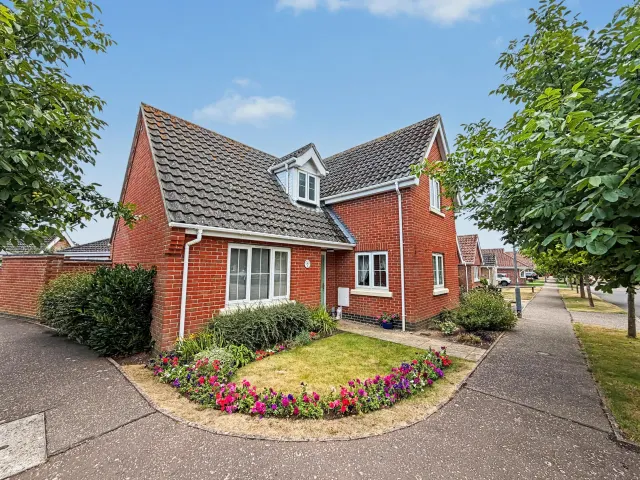 Walnut Tree Avenue, Martham, photo 1