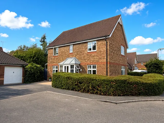 Glebe Close, Aldershot, Hampshire, GU11 3FN, photo 1
