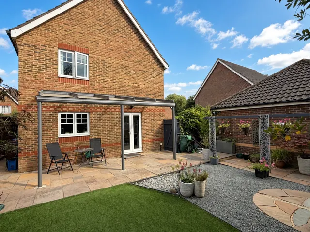 Photo 2 — Glebe Close, Aldershot, Hampshire, GU11 3FN