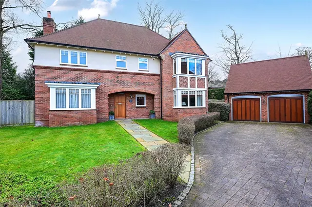 Robins Gardens, Fleet, Hampshire, GU51 4QT, photo 1