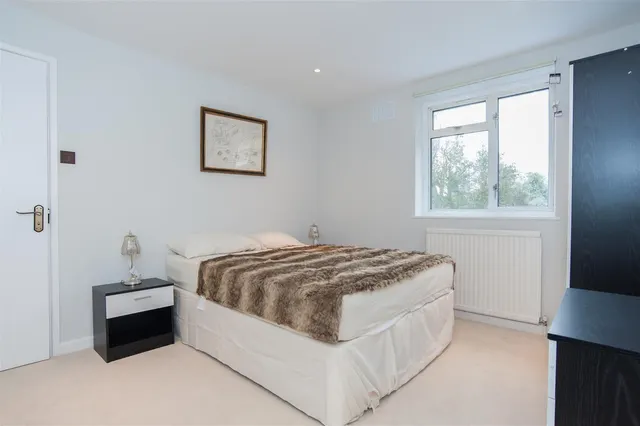 Photo 3 — Fairhazel Gardens South Hampstead, London NW6 3QL