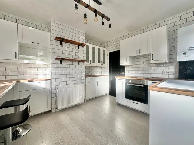 Fitzmaurice Road, Christchurch, BH23, photo 2