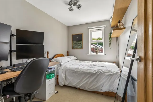 Molyneux Drive, London, SW17, photo 1