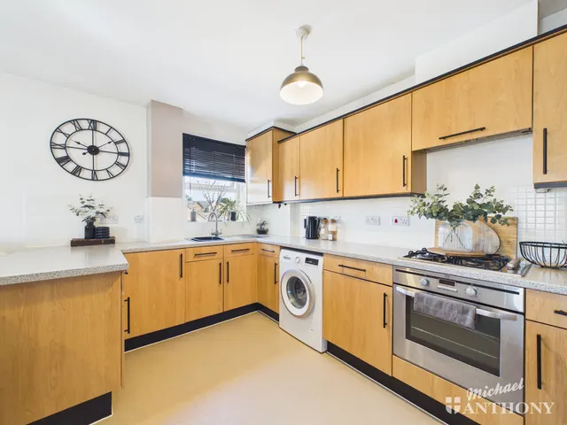 Photo 3 — Reeve Close, Leighton Buzzard, LU7 4RX