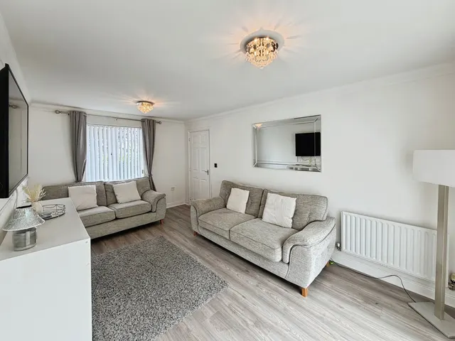 Photo 2 — 18 Glyn Garfield Close, Neath, SA11 2JR