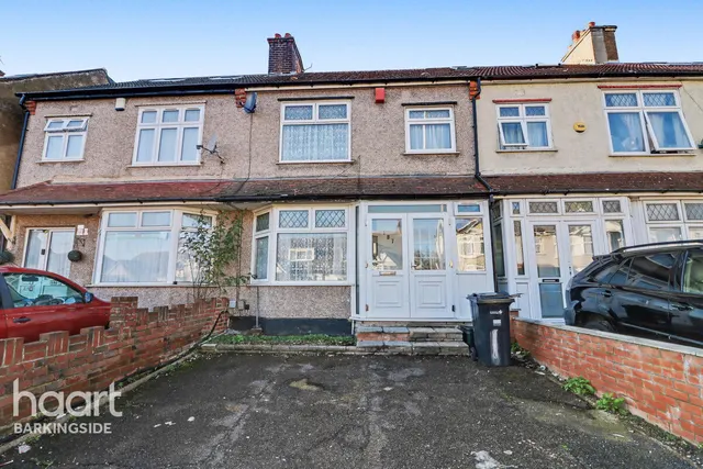 Horns Road, Barkingside, IG6, photo 1