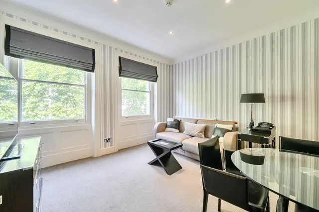 Photo 2 — 19 Chase Court, 28-29 Beaufort Gardens, London