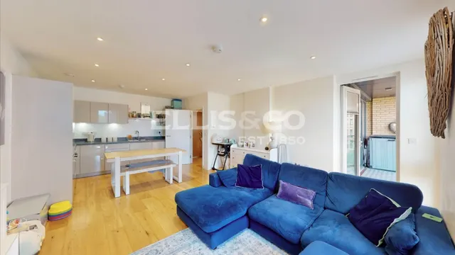 Addington Close, Southall, UB2, photo 2