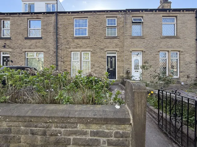St. Johns Road, HUDDERSFIELD, photo 1